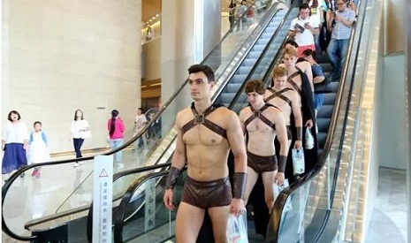 Foreigners Dressed as Spartans Freak Out the Beijing Police and Get Arrested