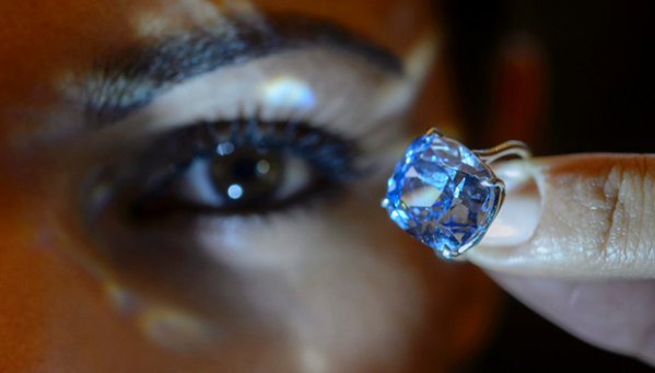 Blue Moon Diamond sells for a new world record at auction - VIDEO