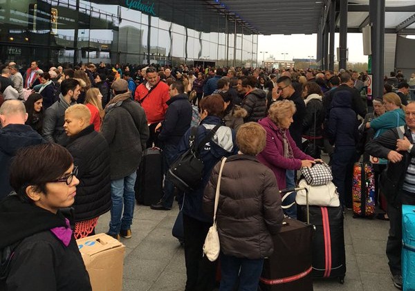 London`s Gatwick Airport Evacuated `For Protection of the Public`