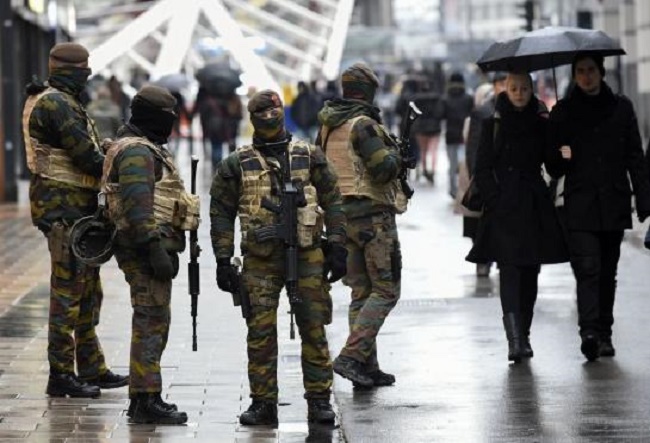 Brussels still on maximum terror alert as hunt for Paris fugitive continues - VIDEO