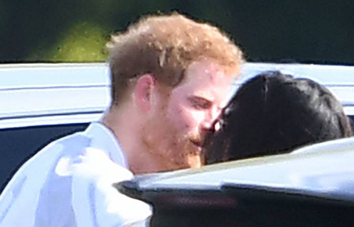 Por qué es noticia la foto del príncipe Enrique besando a su novia