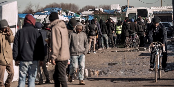 Calais: un migrant de 16 ans écrasé par un camion