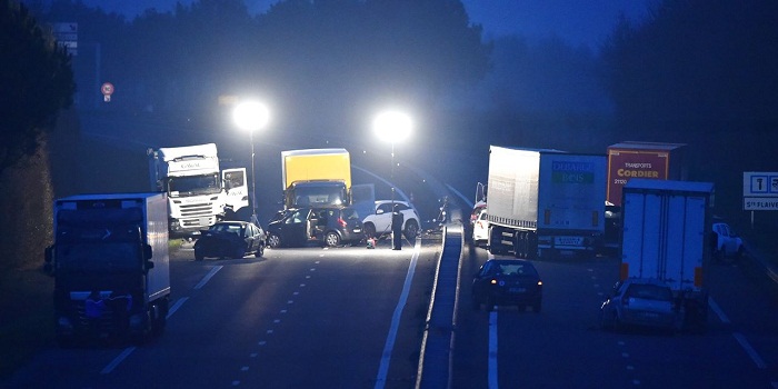 Carambolage sur l`A13, au moins 65 blessés dont 3 graves, l`autoroute coupée vers Paris
