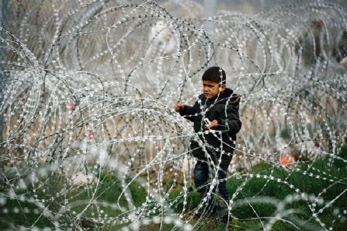 “Man sieht die Flüchtlinge durch den Zaun kriechen“