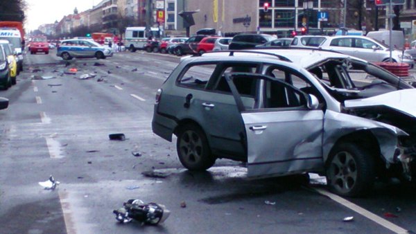 Une voiture explose en plein centre de Berlin, le conducteur tué