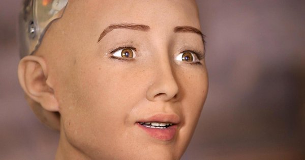 Le robot super réaliste Sophia menace de détruire l`humanité VIDEO