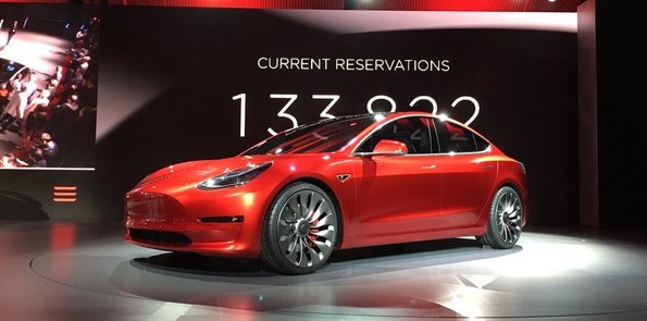 Tesla dévoile sa future Model 3