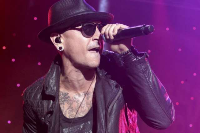 Chester Bennington dedicated song to Chris Cornell in one of his final performances