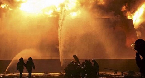  Blaze in Paris apartment building leaves 8 dead