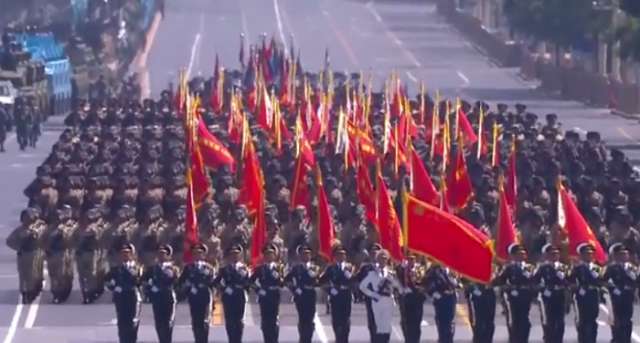 Komplette Militärparade in China - VİDEO