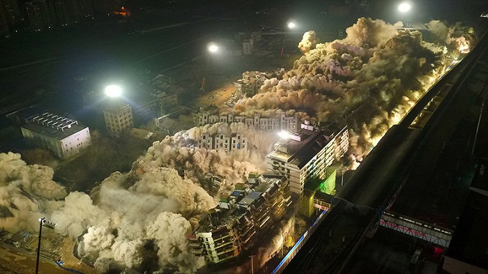 Chine : 19 immeubles s`effondrent simultanément - VIDEO