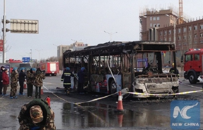 L`incendie d`un bus fait 14 morts en Chine