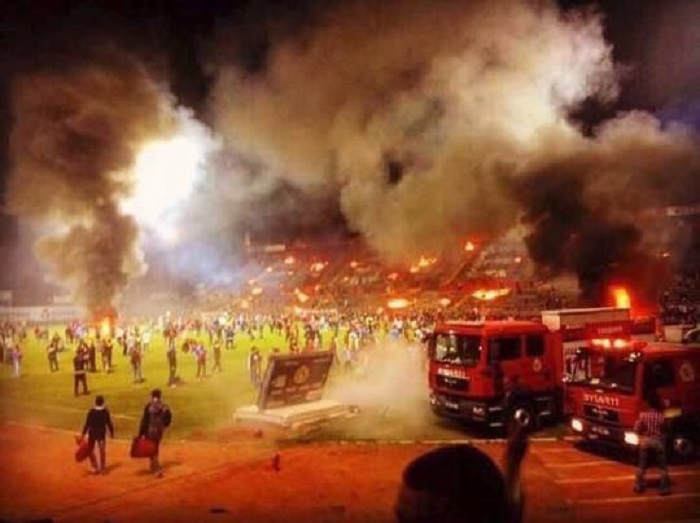 Fans legen eigenes Stadion in Schutt und Asche