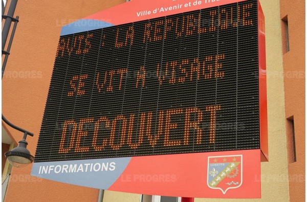 Ramadan: des messages sur des panneaux municipaux font polémique 