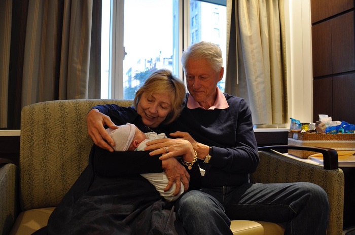 Hillary Clinton "aux anges" après la naissance de son deuxième petit-enfant