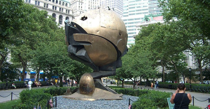 New York: la sphère des tours jumelles va revenir