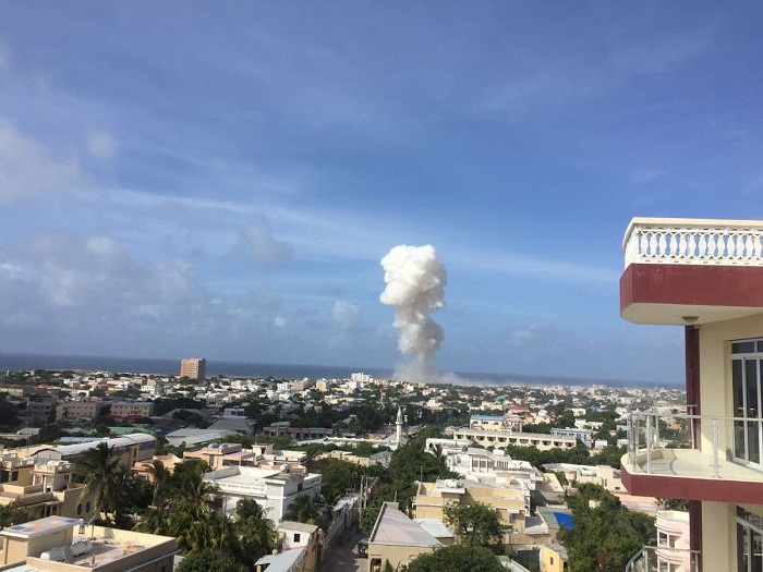 Violente explosion et tirs près d`un aéroport en Somalie
