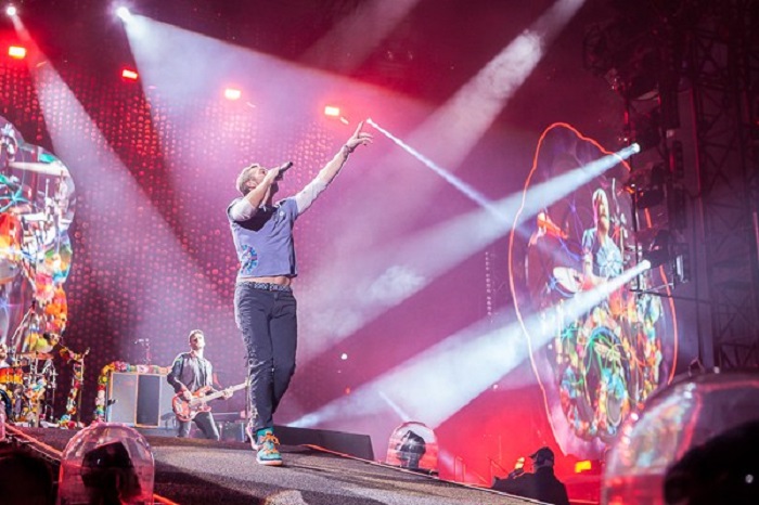 Coldplay interrompt son concert en Australie pour une demande en mariage - VIDEO