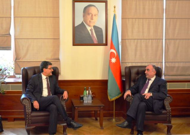 Məmmədyarov kolumbiyalı diplomatla vidalaşıb