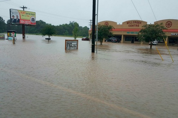 Plusieurs morts dans des inondations spectaculaires au sud des Etats-Unis