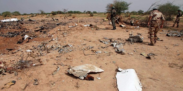 Crash d`Air Algérie: les restes des victimes enterrés en catimini