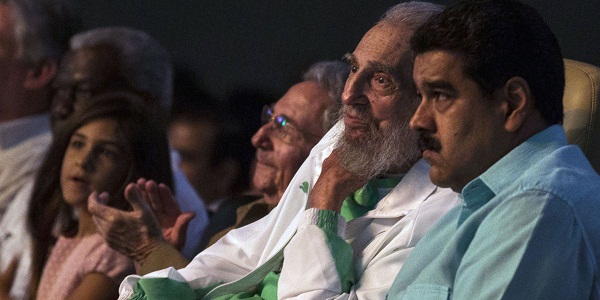 Cuba : Fidel Castro réapparaît en public pour son 90e anniversaire