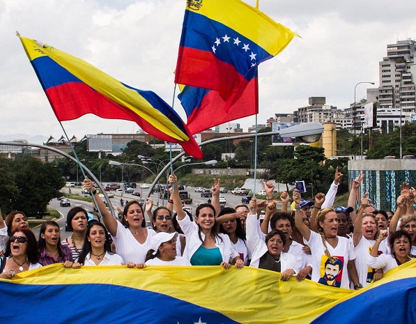 Venezuela: des milliers de femmes contre le président Maduro