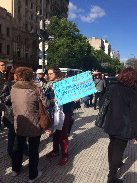 Argentinos impugnan ‘ajuste neoliberal’ de Macri en ciencia