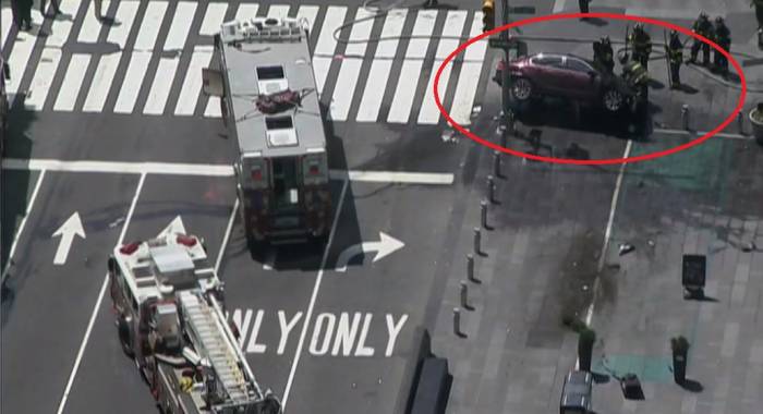Une voiture renverse des piétons à New York, plusieurs blessés -  VIDEO