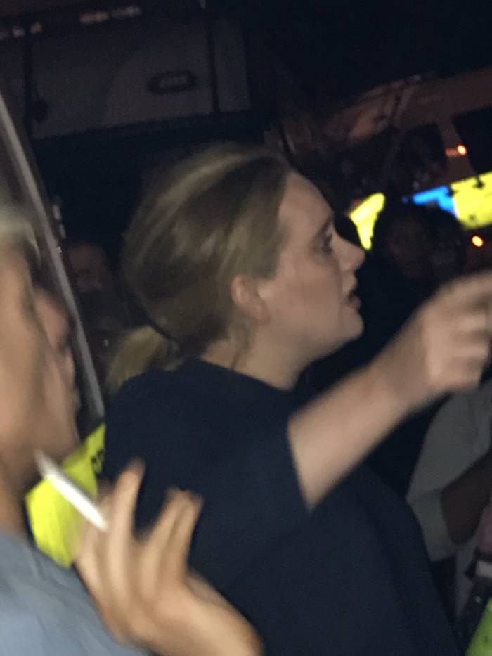 Adele réconforte les victimes du terrible incendie de Londres
