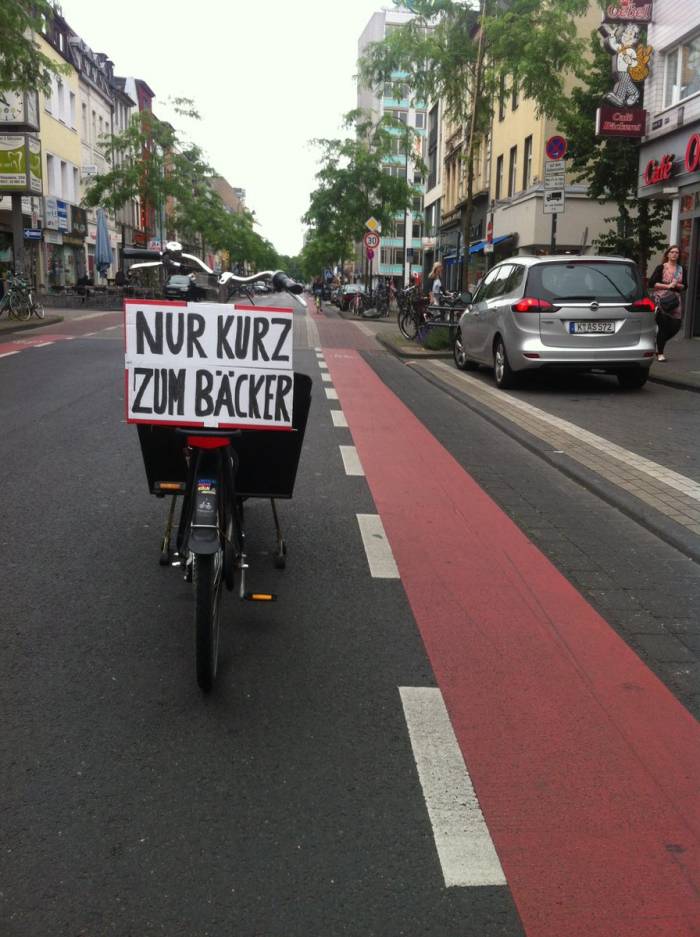 Kommunalpolitiker parkt Rad aus Protest in zweiter Reihe