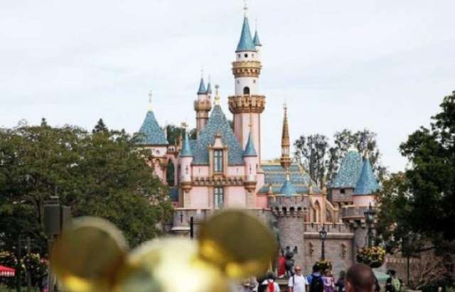 Teen with Measles visited Disneyland, Universal Studios and LAX this month