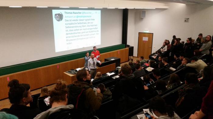 Studenten stürmen Vorlesung von „rassistischem Professor“