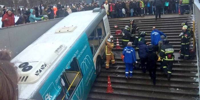 Un bus à Moscou rentre dans un passage piéton souterrain, 5 morts, 15 blessés