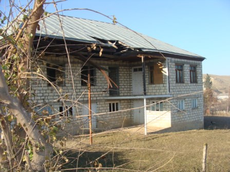 Düşmən Əlibəylidə 100-dən çox evə ziyan vurub