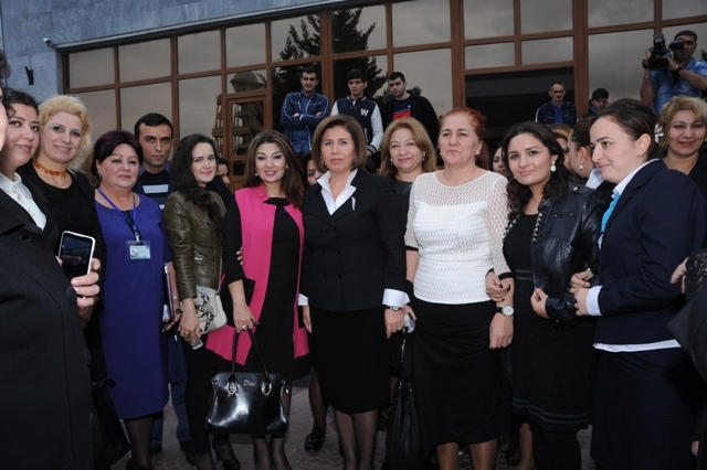 Bahar Muradova seçiciləri ilə görüşüb