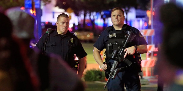 Dallas : le tireur mort voulait tuer des policiers blancs