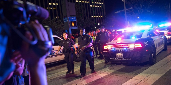 Dallas : le tireur qui était cerné par la police est mort