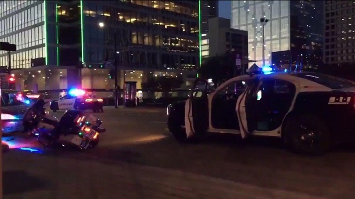 Etats-Unis : deux snipers tirent sur 11 policiers à Dallas - quatre morts, deux suspects arrêtés - VIDEO
