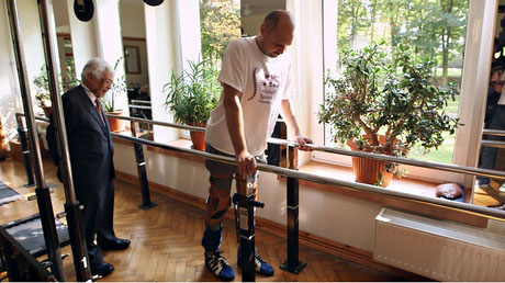  Surgery allows paralysed man to walk