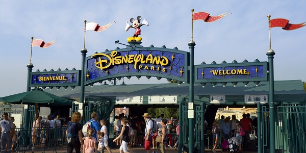 Disneyland Paris jugé pour discrimination à l`embauche contre les "non-Européens"
