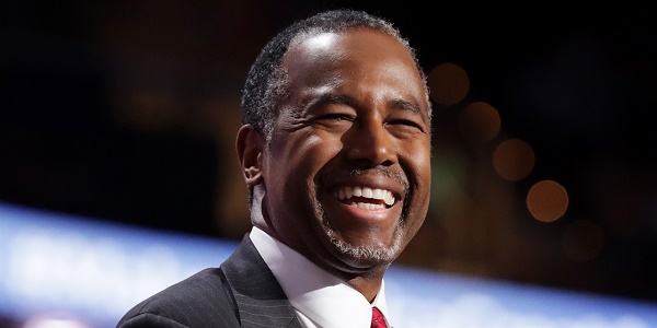 Trump nomme Ben Carson ministre du logement et de l`urbanisme