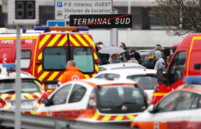 Le tireur fou de l'aéroport a été identifié