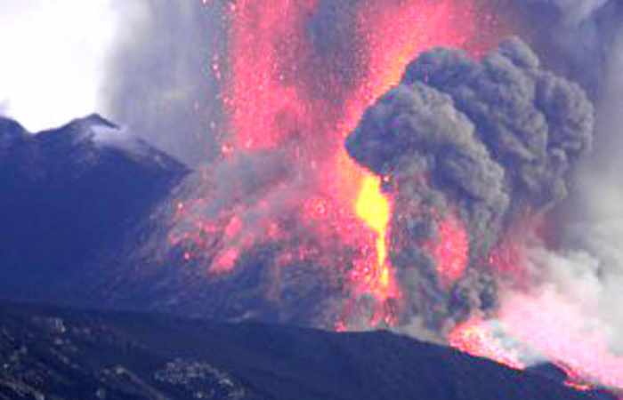 Des visiteurs surpris par l'éruption de l'Etna, une dizaine de blessés
 - VIDEO