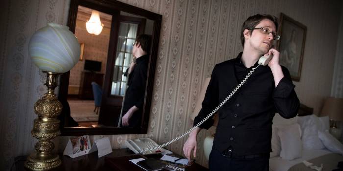 Edward Snowden apporte son soutien au patron du FBI limogé