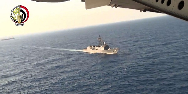 EgyptAir: un "membre humain", des sièges et valises parmi les débris retrouvés