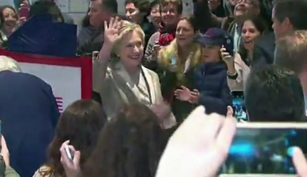 La candidate démocrate Hillary Clinton a voté
