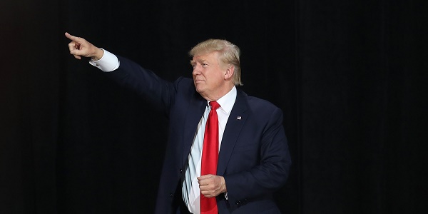 Le "New York Times" publie 281 tweets insultants de Donald Trump