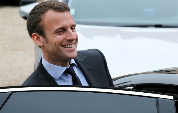 Emmanuel Macron s`apprête à quitter le gouvernement
