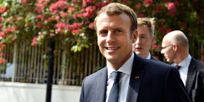 Emmanuel Macron répond à une adolescente anglaise amoureuse de la Tour Eiffel